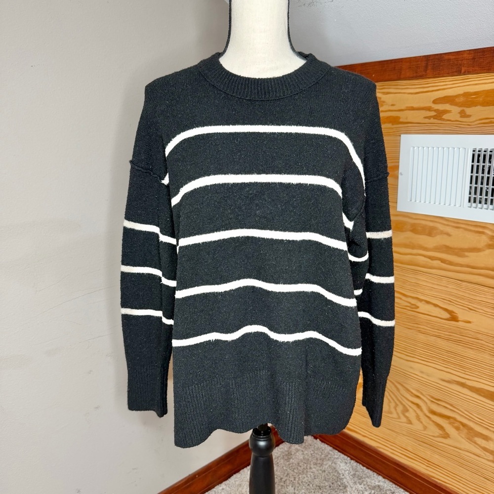 Aerie Striped Crewneck Pullover Sweater Black Cream Extra Small XS Long Sleeve
